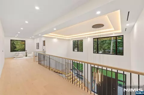 Entry Way - 236 Woodcrest Ave, Paramus, NJ 07652 photo 10 of 12