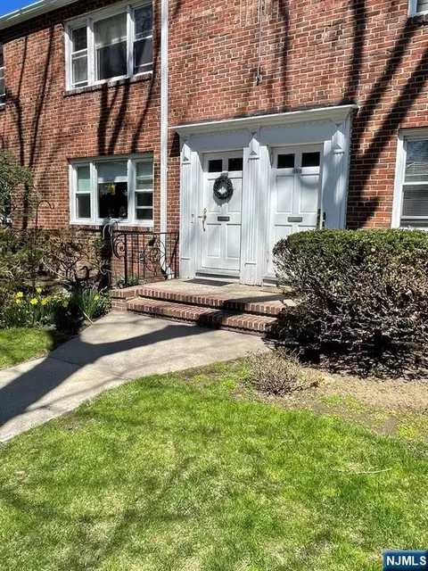 151 E Palisade Ave #C2, Englewood, NJ 07631