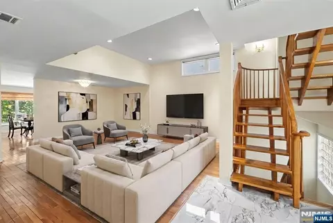 376 Kenwood #9, Englewood, NJ 07631
