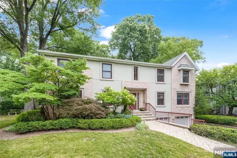 41 Downey Dr, Tenafly, NJ 07670