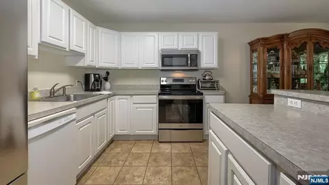 Kitchen - 58 Parkside Ct, Wayne, NJ 07470 photo 2 of 2