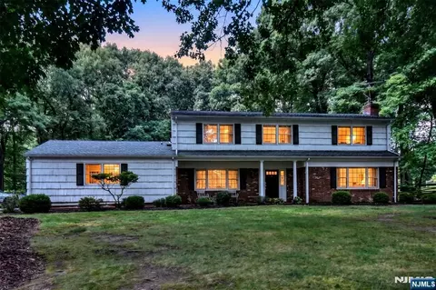 6 Terkuile Rd, Montvale, NJ 07645
