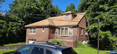 1551 Aston Ter, Fort Lee, NJ 07024