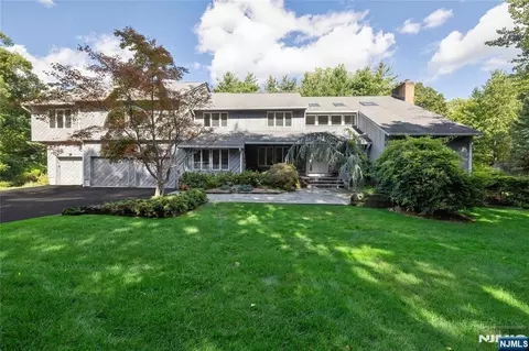 22 Angela Ct, Woodcliff Lake, NJ 07677