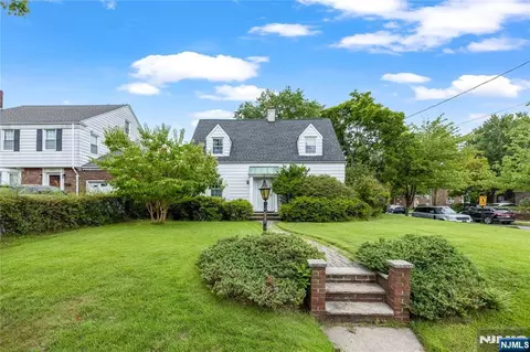 633 Prospect Ave, Ridgefield, NJ 07657
