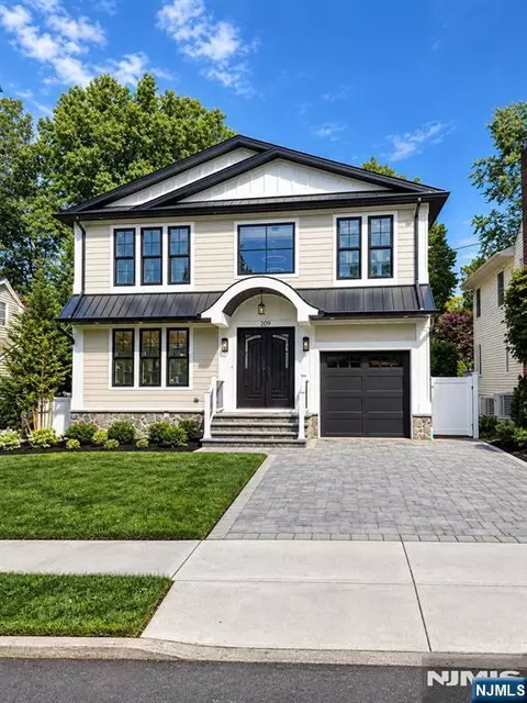 292 Wales Ave, River Edge, NJ 07661