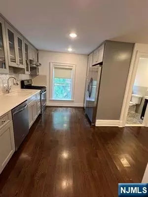 348 5 5th St, Jersey City, NJ 07302