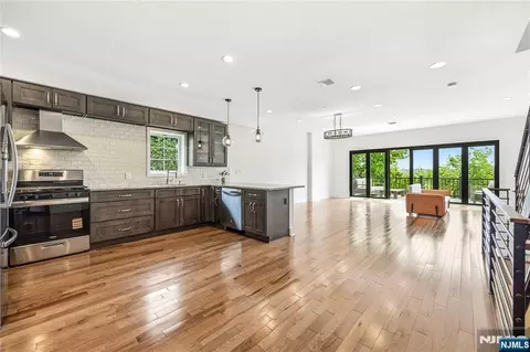 107 Mountain Rd, Jersey City, NJ 07307