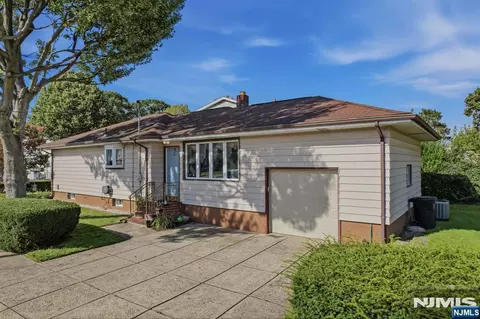59 Huron Ave, Clifton, NJ 07013
