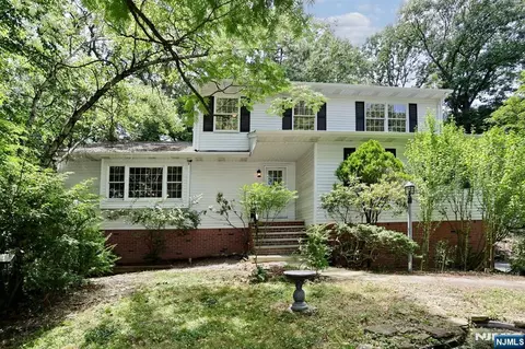 33 Hillside Ave, Riverdale, NJ 07457