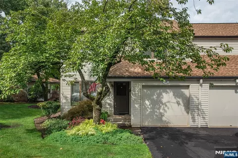 45 Stonegate Dr, Roseland, NJ 07068