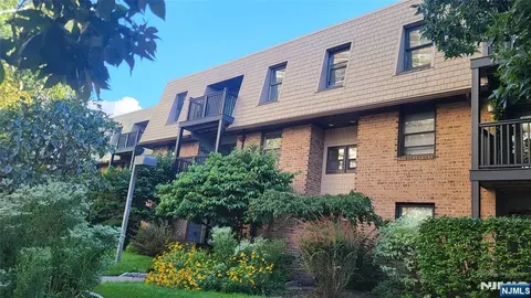 560 North Ave #K, Fort Lee, NJ 07024