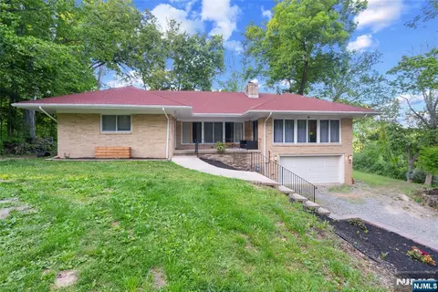 20 Bunn Rd, Hamburg, NJ 07419
