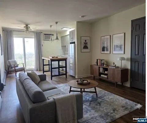 201 12th St #19, Palisades Park, NJ 07650