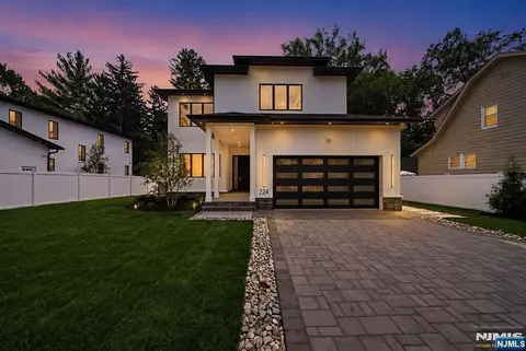 224 Riveredge Rd, Tenafly, NJ 07670