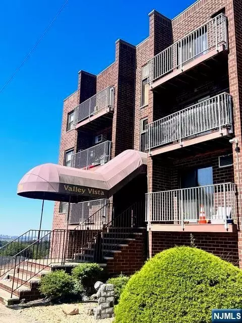 201 12th St #24, Palisades Park, NJ 07650