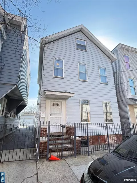 77 Stone St, Newark, NJ 07104