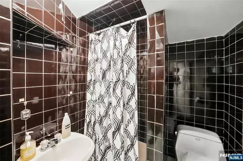 Bath - 219 Morningside Rd, Paramus, NJ 07652 photo 3 of 3
