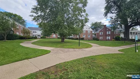 129 River Dr #B, Elmwood Park, NJ 07407