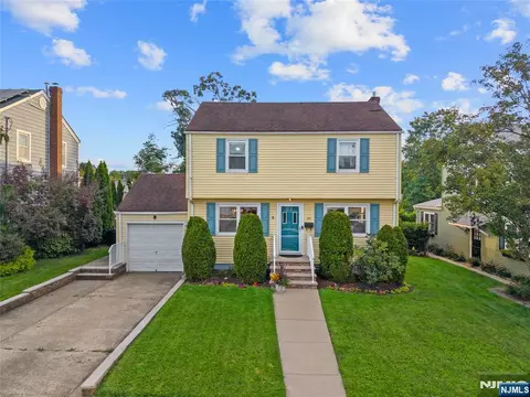 29 Larkspur Ln, Clifton, NJ 07013