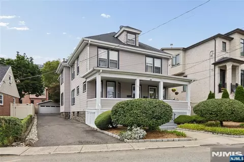 290 Columbia Ave, Fort Lee, NJ 07024
