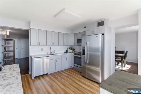 Kitchen - 326 Prospect Ave #11E, Hackensack, NJ 07601 photo 4 of 4