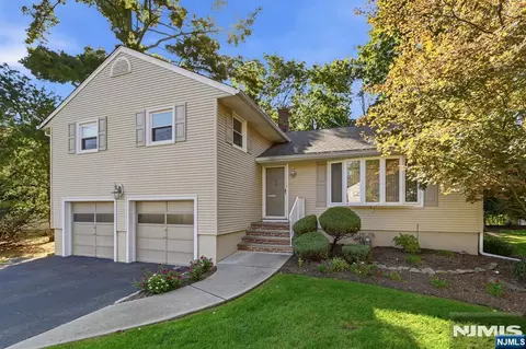 298 Webster Dr, New Milford, NJ 07646