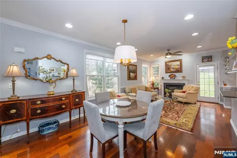 1 Ashley Ct #701, Hawthorne, NJ 07506