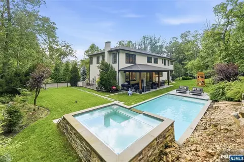 55 Kennedy Dr, Cresskill, NJ 07626