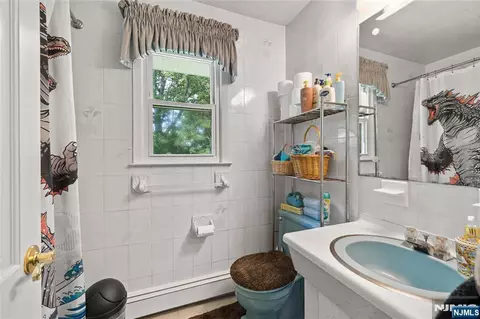 Bath - 12 Ryder Rd, Wayne, NJ 07470 photo 3 of 3
