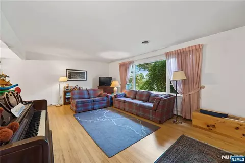 Living - 12 Ryder Rd, Wayne, NJ 07470 photo 1 of 2