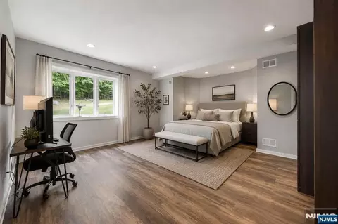 Bedroom - 14 E Hill Ct, Cresskill, NJ 07626 photo 5 of 5