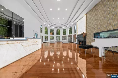 Living - 14 E Hill Ct, Cresskill, NJ 07626 photo 1 of 5