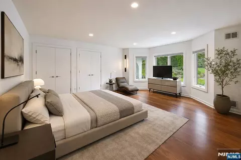 Bedroom - 14 E Hill Ct, Cresskill, NJ 07626 photo 3 of 5