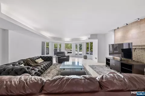 Living - 14 E Hill Ct, Cresskill, NJ 07626 photo 5 of 5