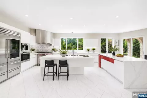 Kitchen - 14 E Hill Ct, Cresskill, NJ 07626 photo 3 of 3