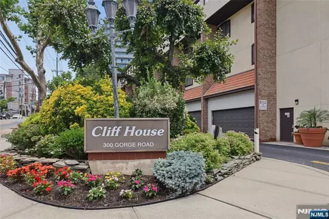 300 Gorge Rd #57, Cliffside Park, NJ 07010