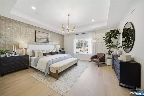 18 Arlington Pl, Oakland, NJ 07436