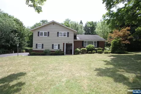 10 Bayberry Dr, Montvale, NJ 07645