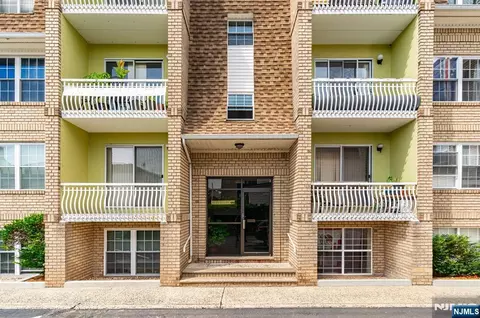 272 Walnut St #5D, Newark, NJ 07105