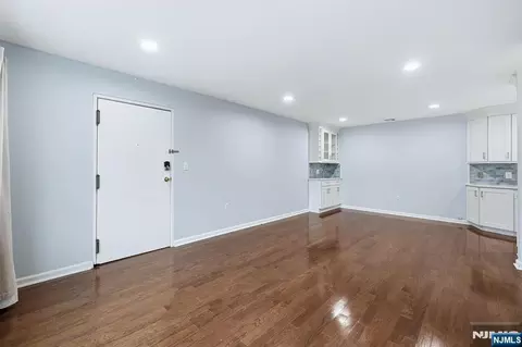 253 Park Ave #305, Rutherford, NJ 07070