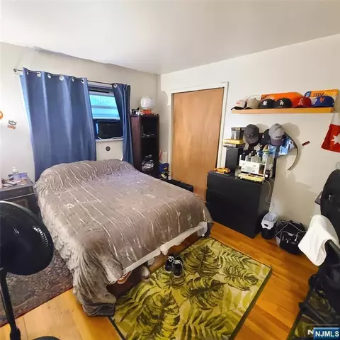 Bedroom - 3 Hooks Ln, Edgewater, NJ 07020 photo 3 of 5