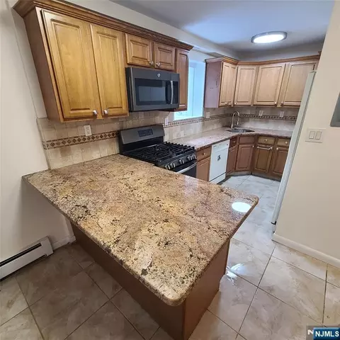 Kitchen - 3 Hooks Ln, Edgewater, NJ 07020 photo 1 of 3