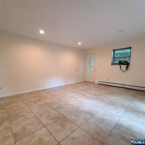 Living - 3 Hooks Ln, Edgewater, NJ 07020 photo 3 of 5