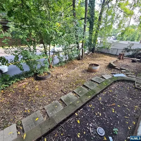 Exterior - 3 Hooks Ln, Edgewater, NJ 07020 photo 1 of 1