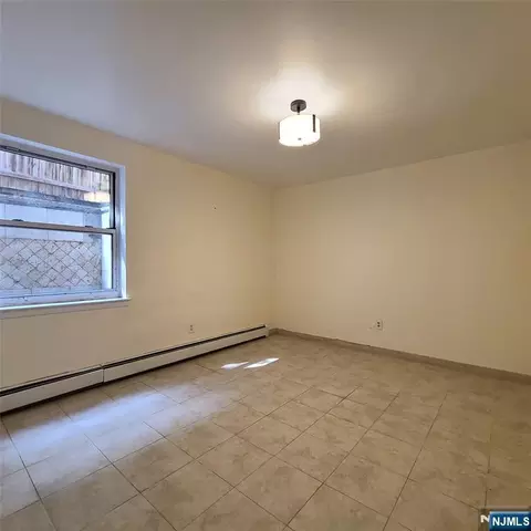 Bedroom - 3 Hooks Ln, Edgewater, NJ 07020 photo 1 of 5