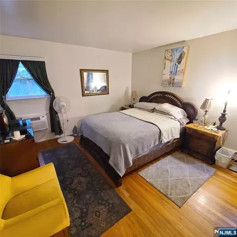 Bedroom - 3 Hooks Ln, Edgewater, NJ 07020 photo 2 of 5