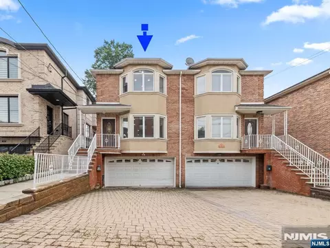 36 W Central Blvd #A, Palisades Park, NJ 07650