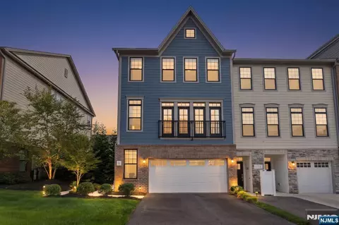 8 Driftway Ln #56, Montvale, NJ 07645