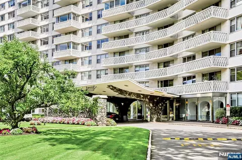 2100 Linwood Ave #15A, Fort Lee, NJ 07024